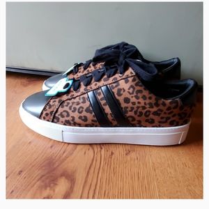 Time and Tru animal print sneaker brand new